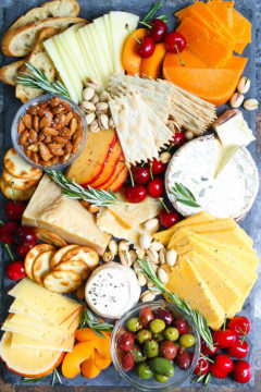 How to Make an Easy Cheese Board in 10 Minutes